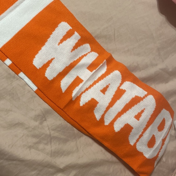 What a burger scarf and hat brand new - Picture 3 of 5